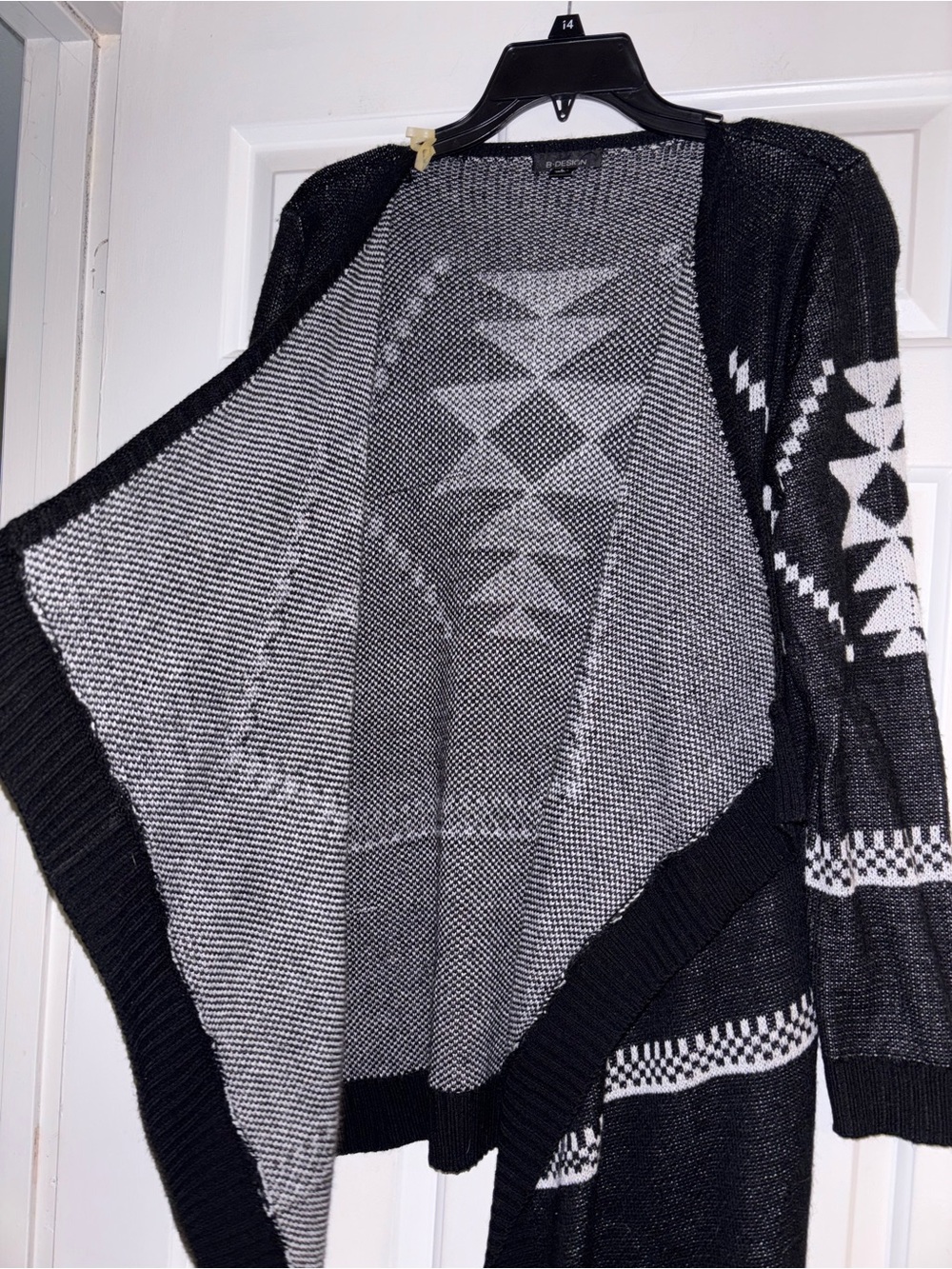 Black & White Geometric Open-Front Cardigan Sweater - Picture 4 of 6